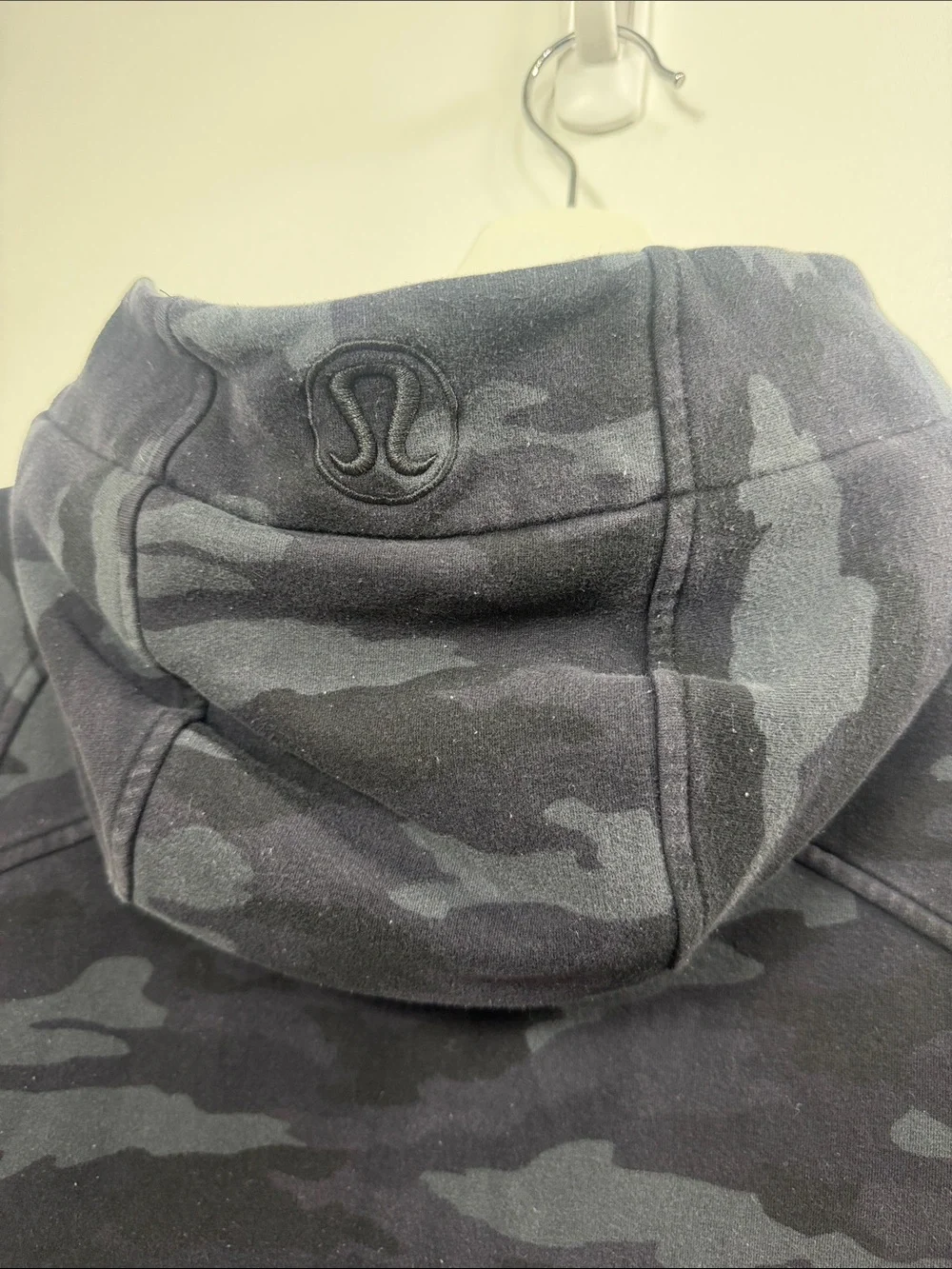 Lululemon scuba hoodie full zip camo print size 6